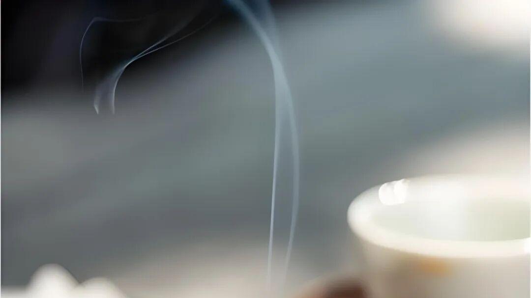 七律·焚香坐对篆烟轻