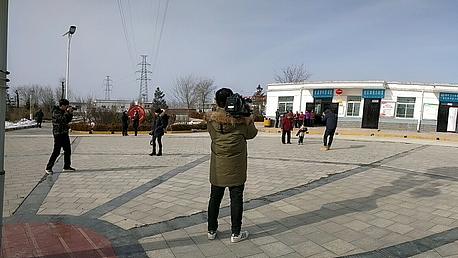 子女想把农村不动产权证名字换成自己的，村干部到底该找谁？