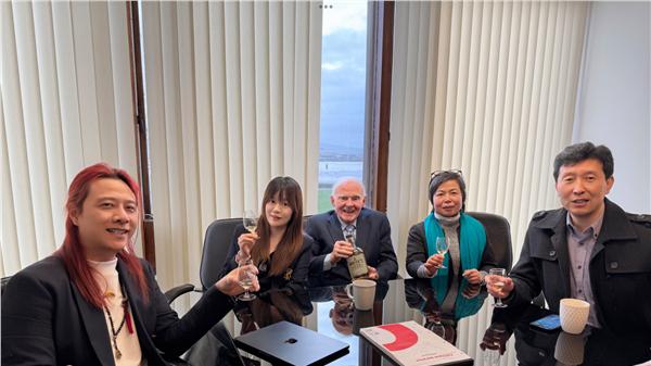 面朝大海，春暖花开——"爱尔兰威士忌之父"John Teeling专访