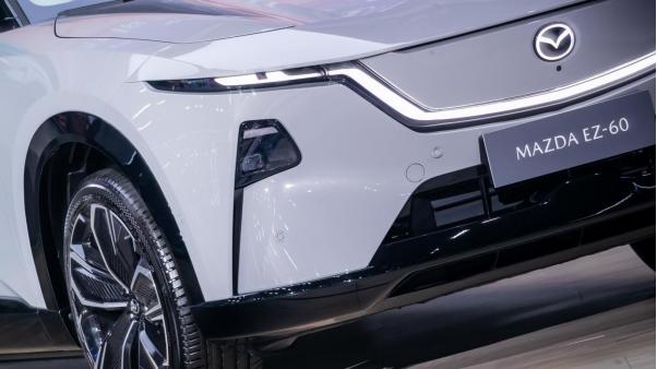 EZ-60首次升级：3D立牌把HUD变成路标