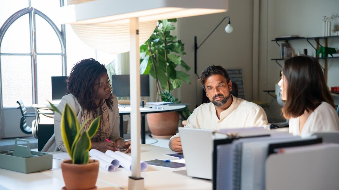 转码生的“生存红线”：2026 年非科班留学生求职，哪些项目已经“烂大街”到会被 HR 秒挂？