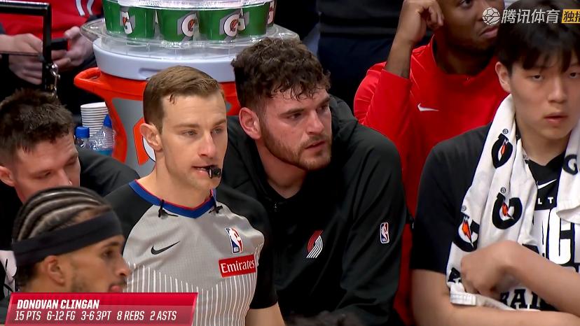 54分大胜！约基奇32+9+7，杨瀚森4+1，赛后小杨走回替补席，和队友击掌