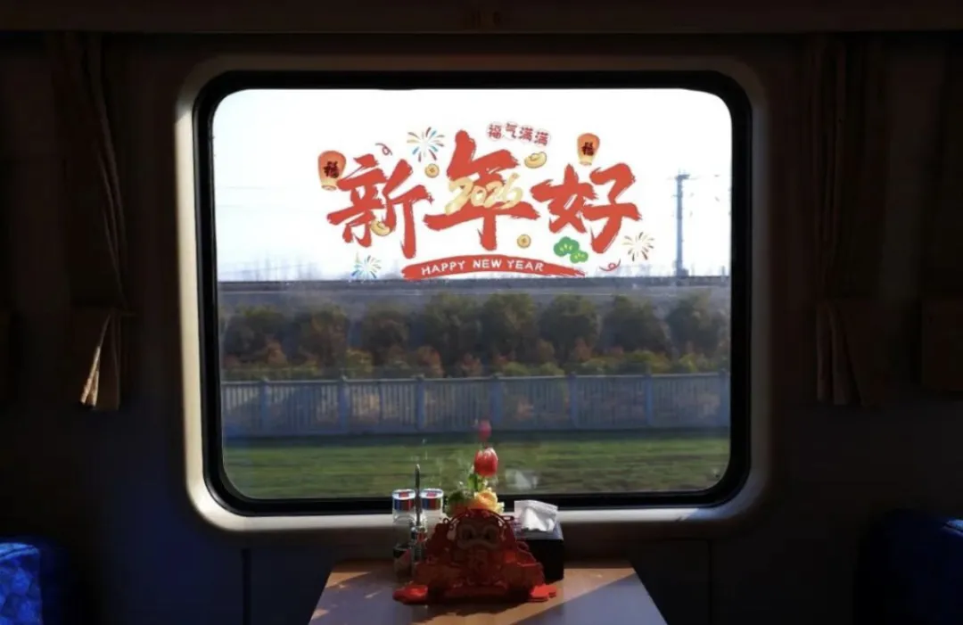 高铁越来越快，但有些人还在慢慢回家