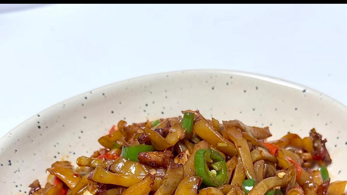 榨菜青椒炒肉丝，十分钟成就的米饭杀手