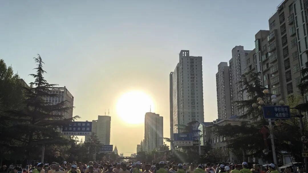 全马半马出发时混编不混编，影响了谁