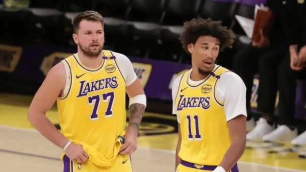 海斯之进步：策应能力和传球是他本赛季所进步的，能丰富球队进攻