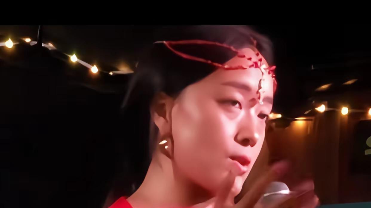 一个女脱口秀演员，嫁给印度人当三嫂