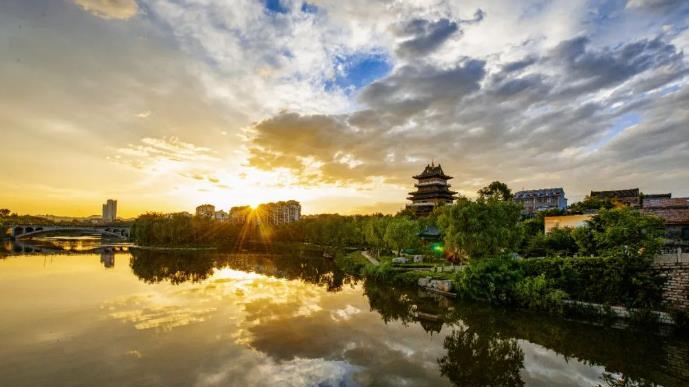 青州古城秋霞里，藏著怎樣的千年溫順？