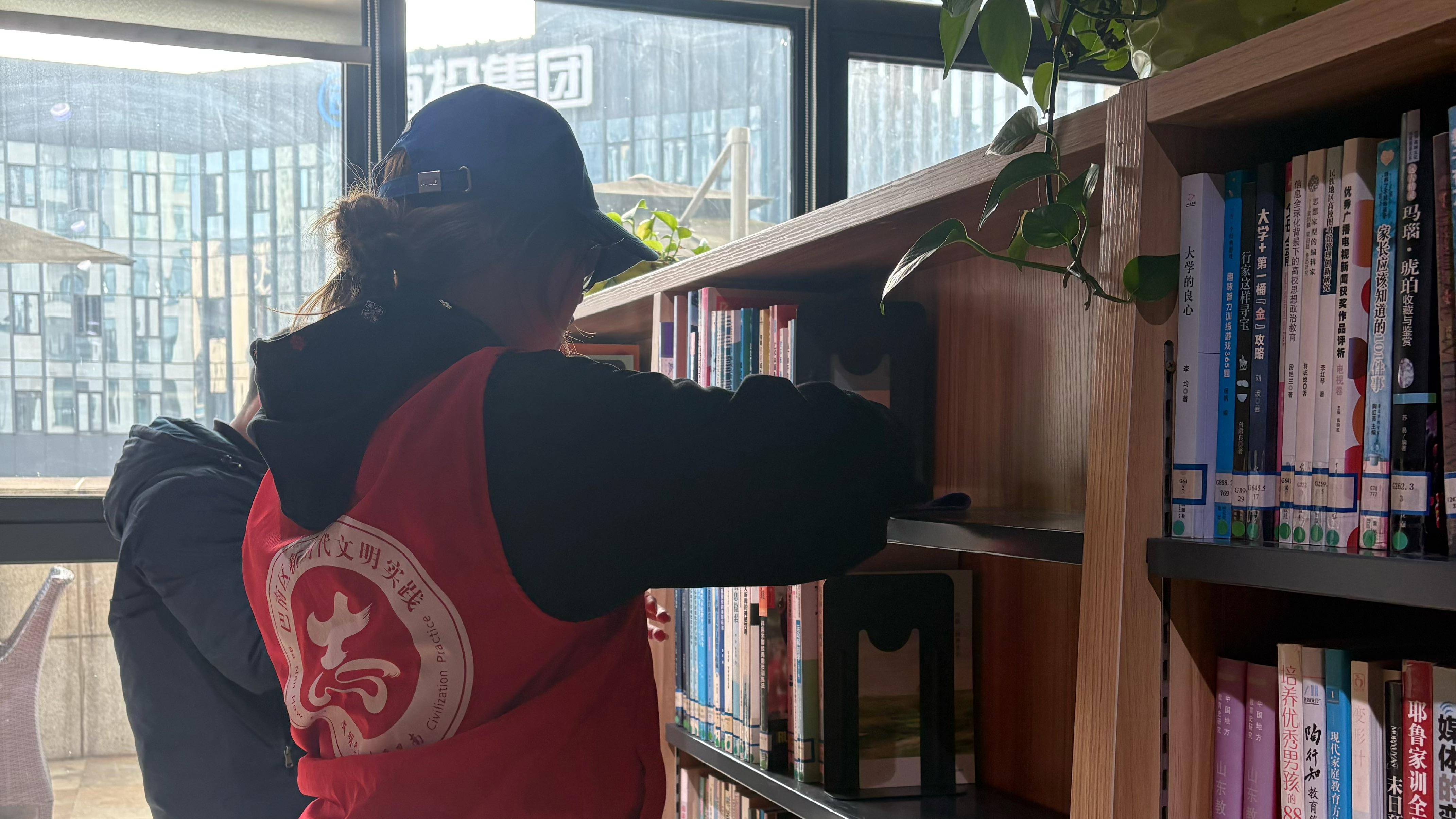 书香伴成长，志愿践初心 ——记艺术传媒学院2025-2026寒假返家乡志愿者彭垠