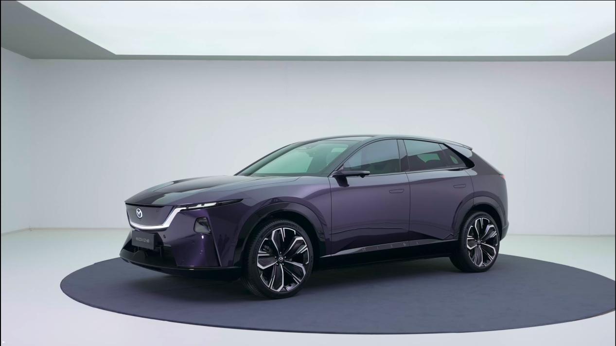 ​央视带来的汽车首秀：长安马自达全球新能源SUV登场