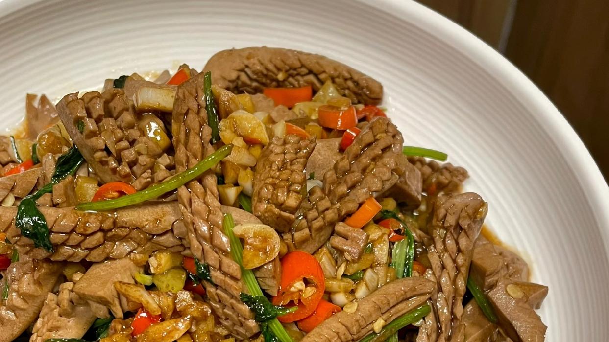 家常爆炒腰花香飘餐桌