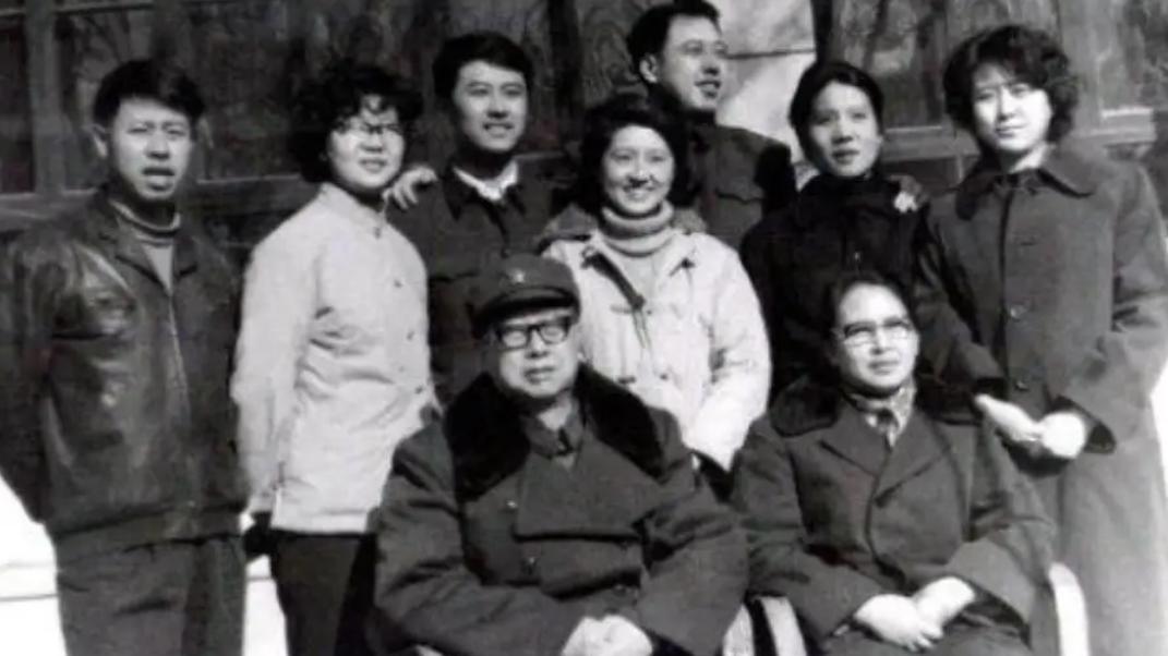 44岁将军45岁新婚，新娘竟是妻妹！岳父为何全力支持？