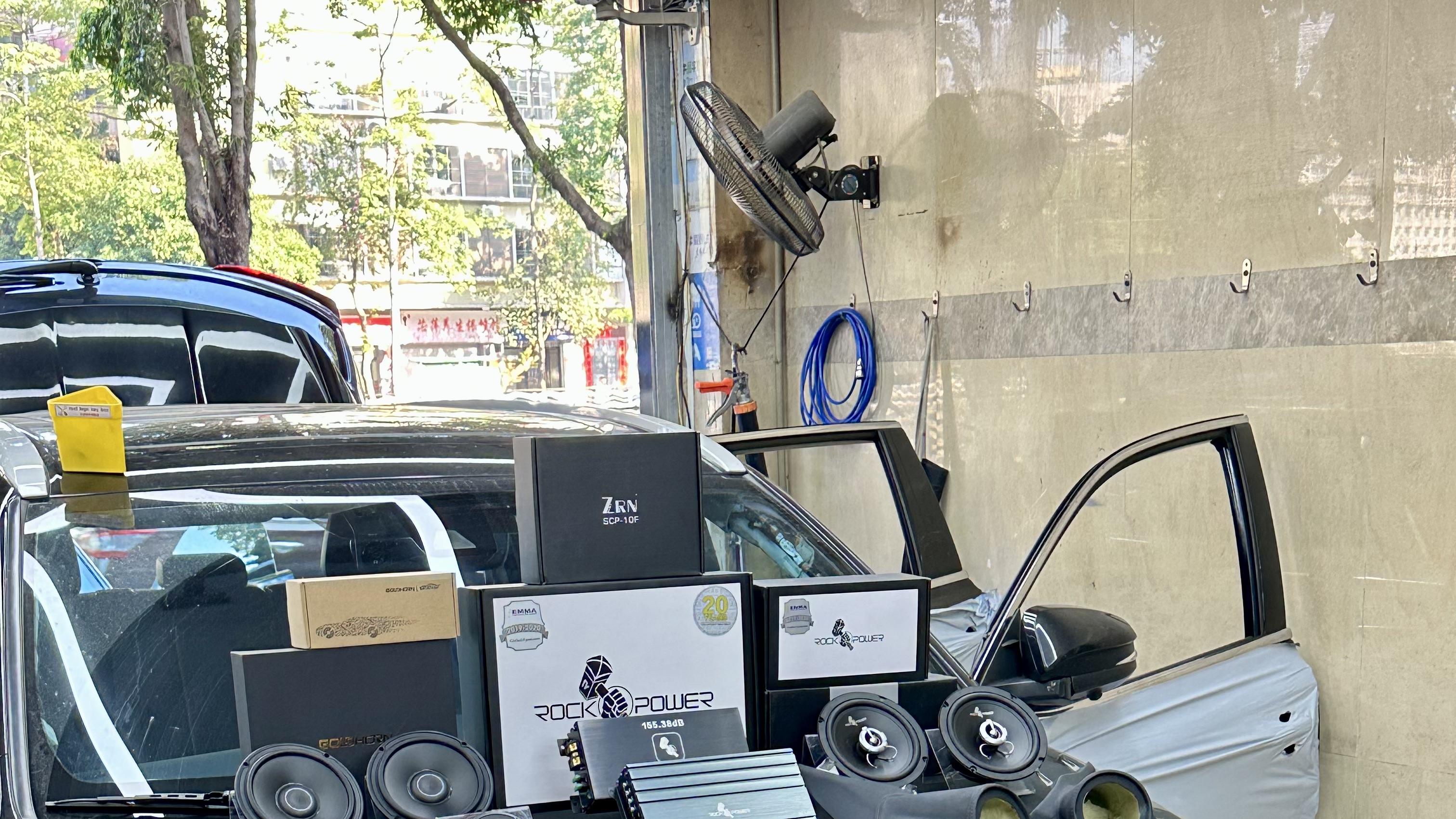 分享一步到位【汉兰达】改装洛克力量9800冠军配置系统