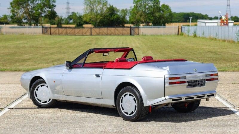 阿斯顿马丁V8 Zagato：八十年代超级跑车的传奇重生