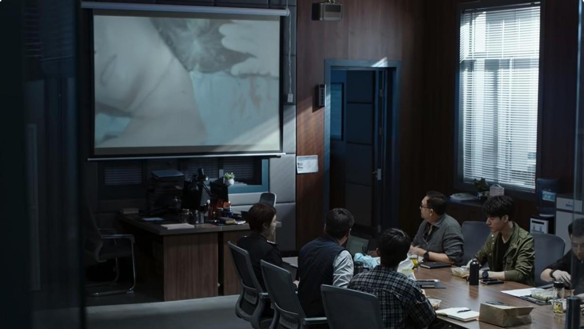 本以为是烂剧，没想到《风过留痕》开播即大爆，刑侦剧有王炸了