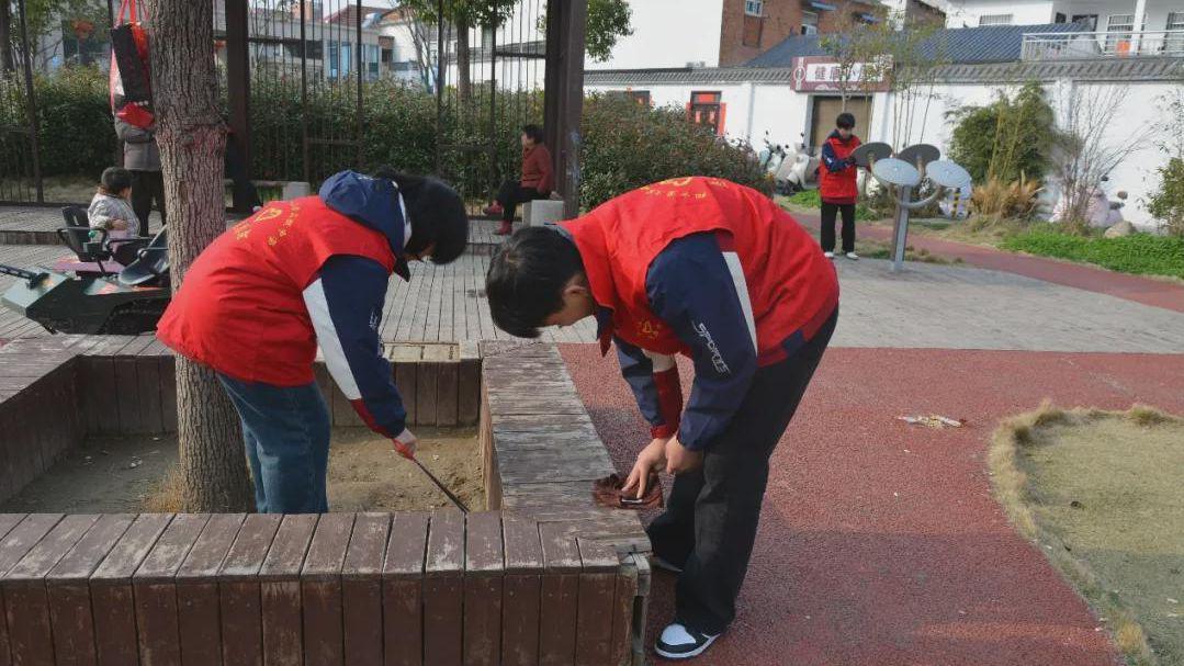 信阳市第三实验高级中学举办社区文化广场志愿服务活动