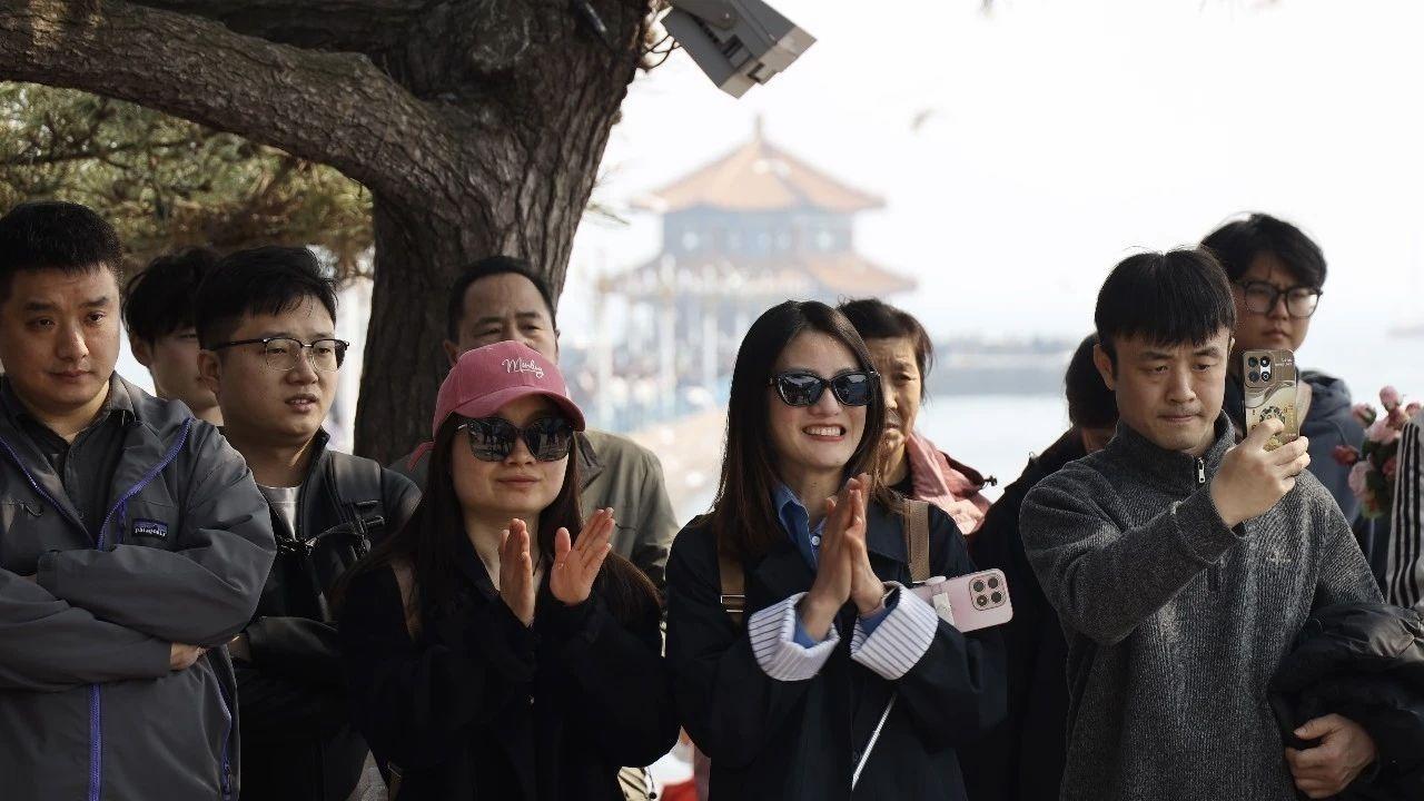 青岛“景区+”栈桥文化快闪，预热清明假期