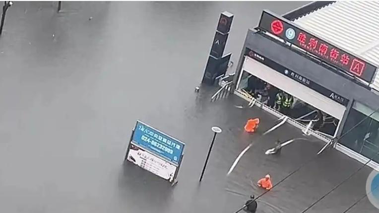 当新能源公交车遇到沈阳大暴雨