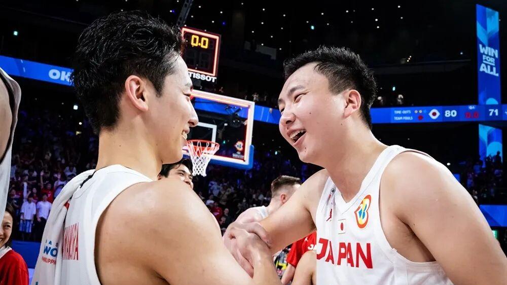 一伤一增！集训新增一人！中国男篮有望出线，郭士强霸气表态