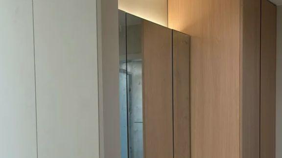 木色不唱独角戏，让深浅木纹在空间对话