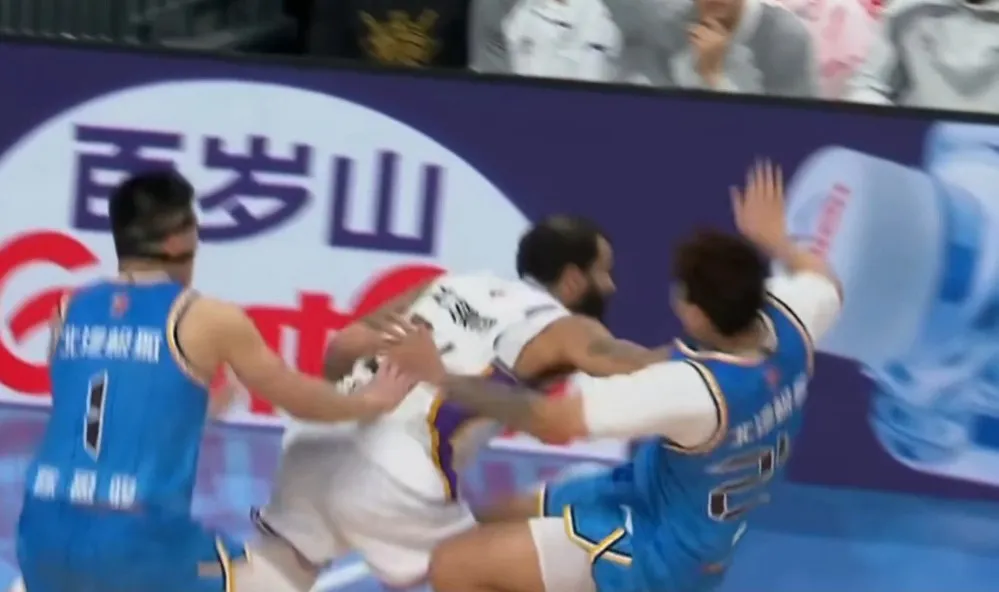 天呐！8人受伤！首发都快凑不齐了！客战强敌山西，这还能打嘛？