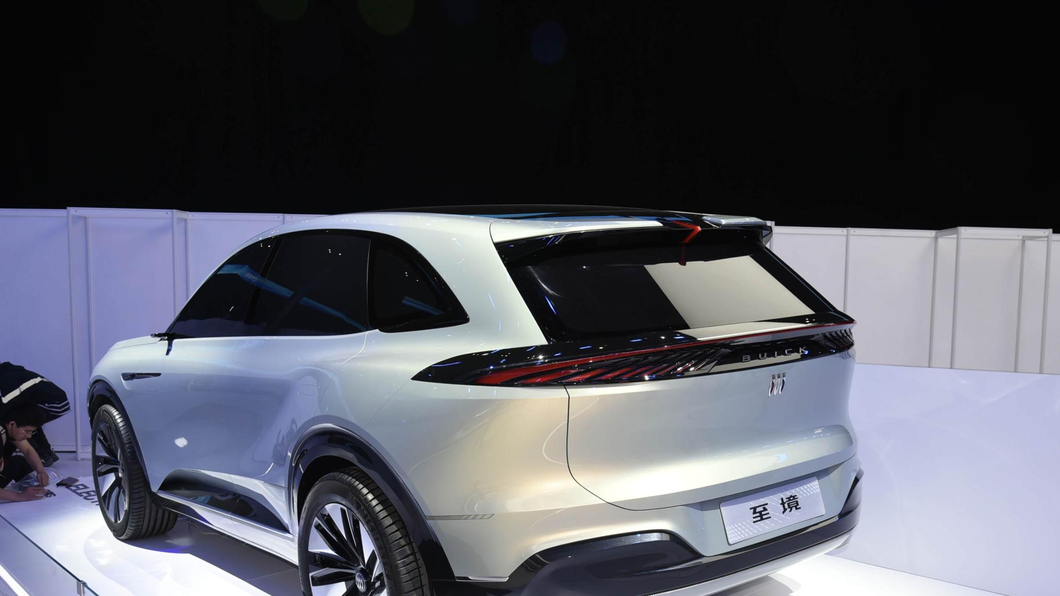 别克至境掀桌子了，完全照搬概念车设计，分体大灯配主动进气格栅