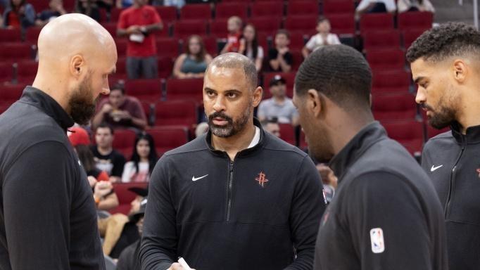 火箭当下最大的问题非首发级别控卫的欠缺，此问题关乎球队建队策略！