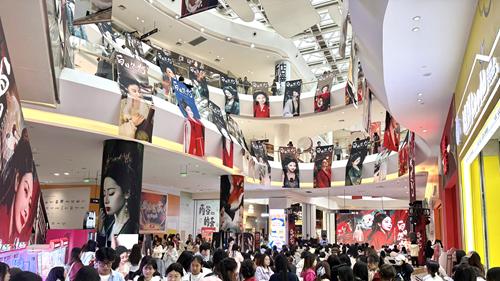 《白日提灯》原版剧服道具全国首展落地杭州武林银泰百货