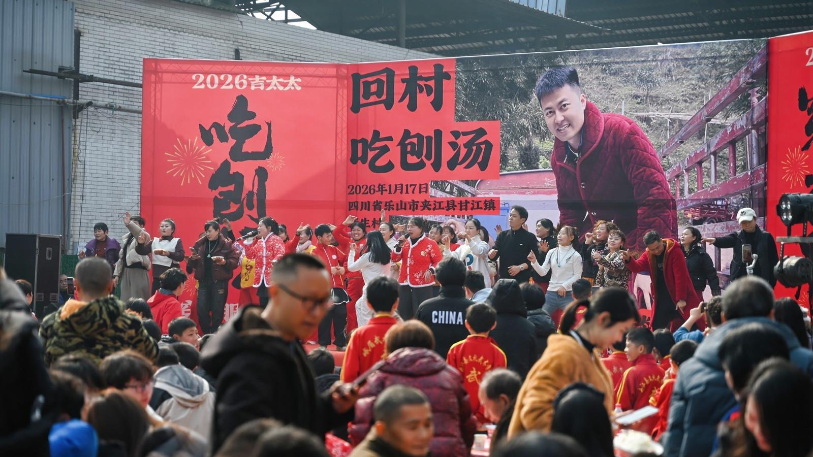 当“吉太太”遇见“省服红毯”：一场五千人的刨汤盛宴，如何烹出品牌温度？