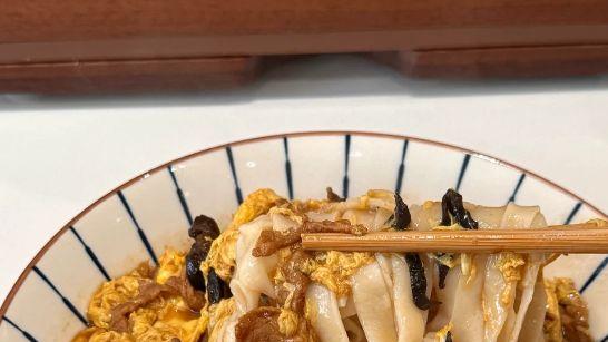 七宝汤团：荠菜肉与黑洋酥的双拼吃法顺序