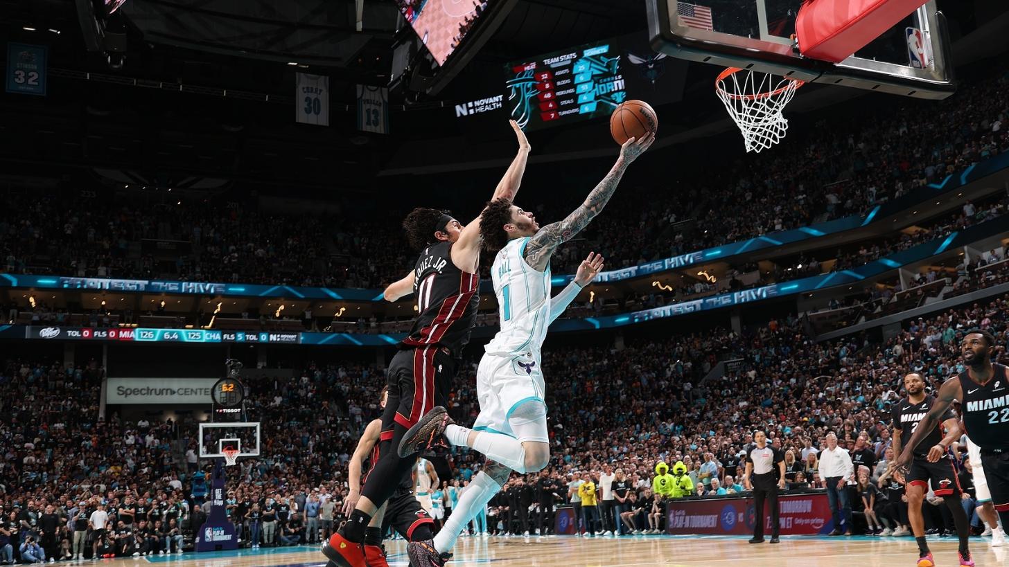 封盖绝杀！鲍尔30+10闪耀附加赛，黄蜂加时127-126险胜热火，热火止步附加赛！