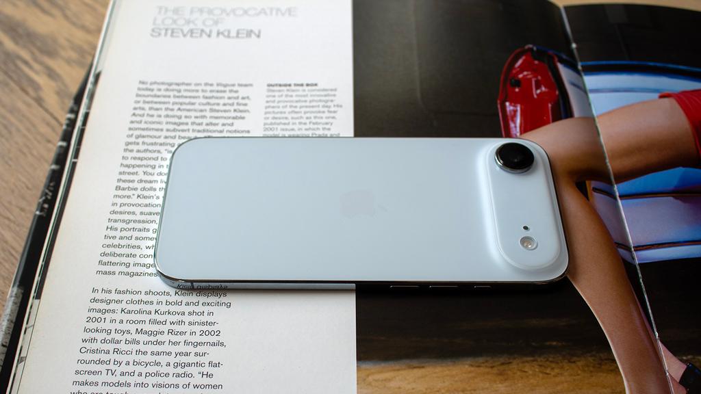 苹果也撑不住了，iPhone Air官降2000，值不值得买？