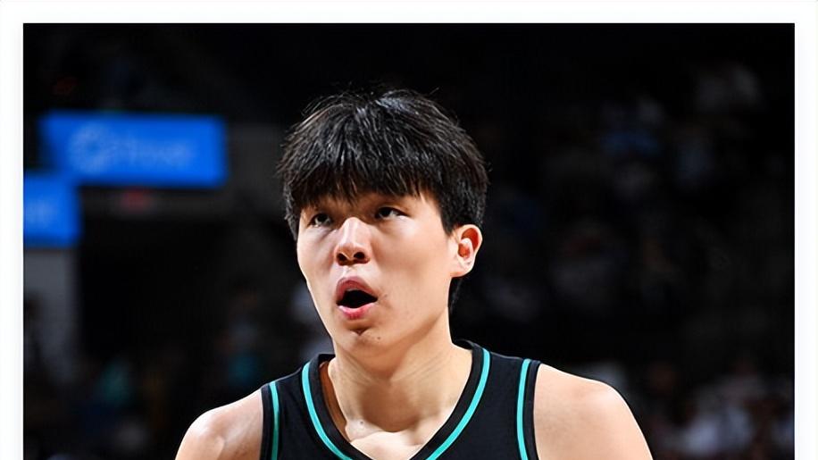 耍大牌还是赶时间？杨瀚森拒签名引热议 球迷卖惨：我们也没吃饭的