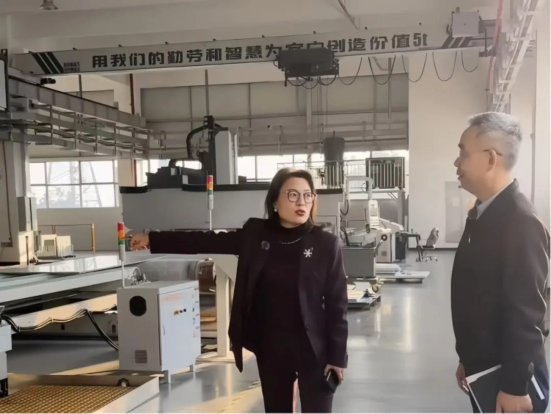 掌门说丨从三尺讲台到全球第一，一位历史老师的“智造”远征