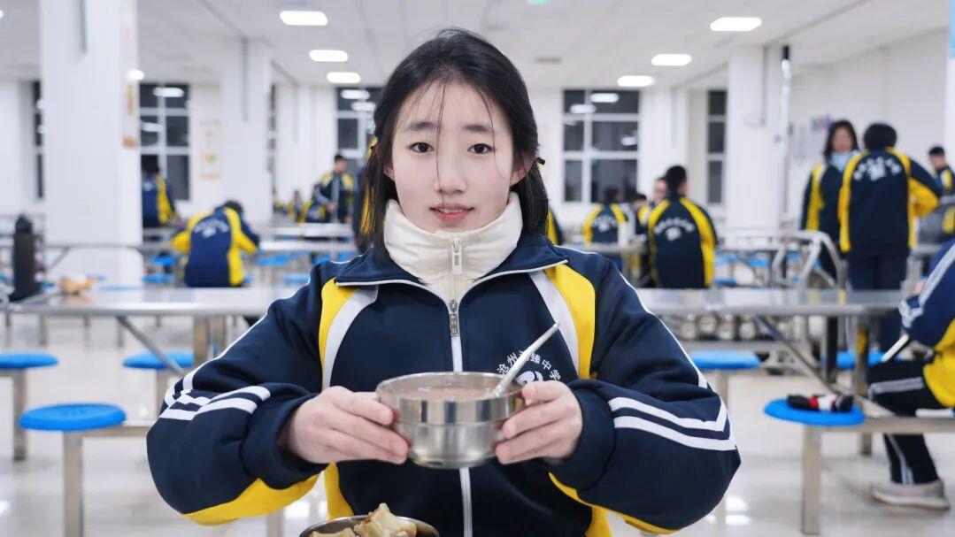 沧州鸿臻学子的腊八粥，全网羡慕，暖到上头！