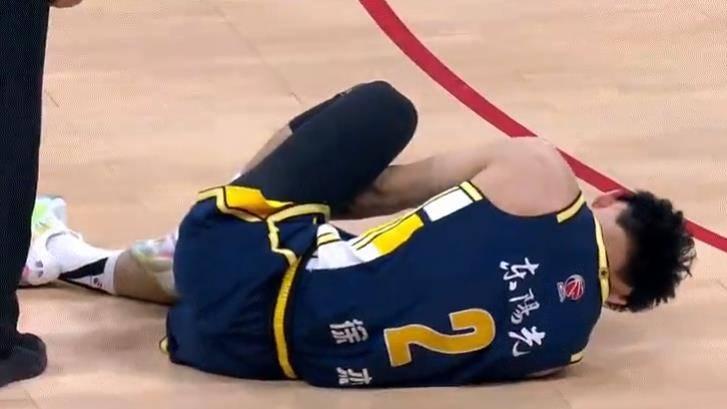 广东107-97迎3连胜！萨姆纳22分9板7助，徐杰受伤离场