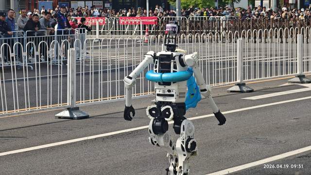 丁道师：机器人跑马拉松，到底有什么意义？