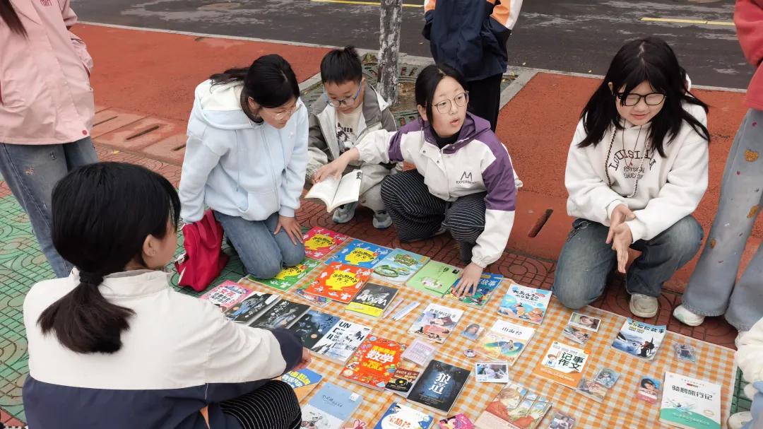 阜南三小读书节活动之六年级“好书漂流跳蚤市场活动”