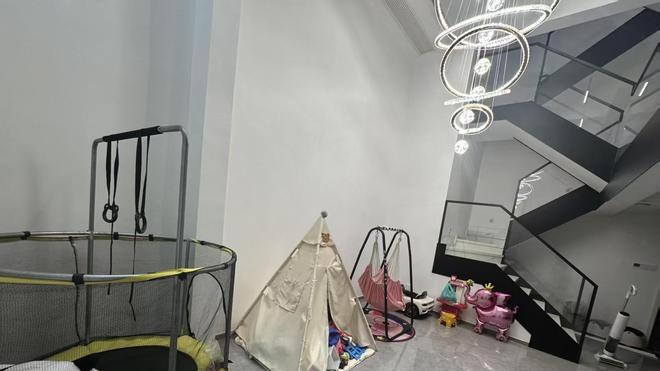 普通家庭千万不要买“小联排别墅”，看着很高级，住着却难受！