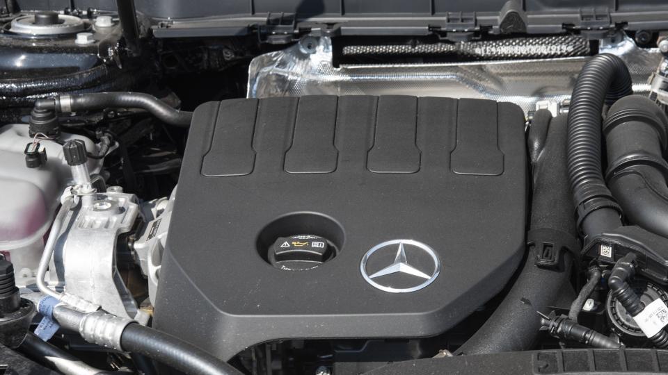 感受下奔驰的“诚意”！跌至19.89万起，轴距超2米8，还配七座