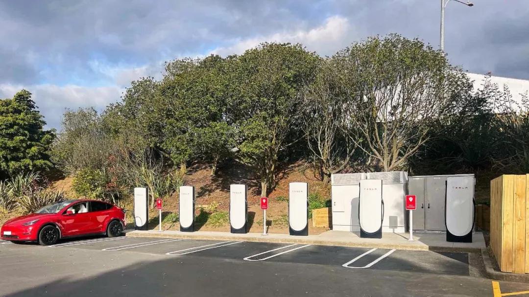 马斯克与Altman再起争执：互指ChatGPT与特斯拉FSD不安全