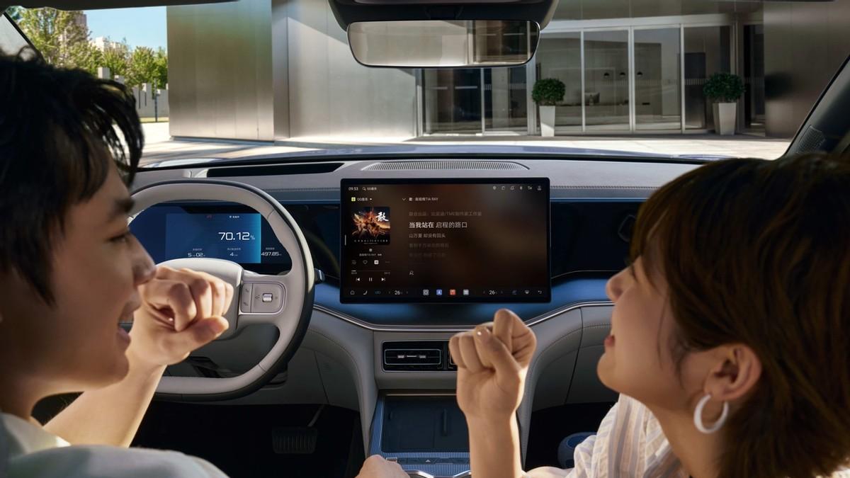 比亚迪宋Ultra EV登场，全系标配闪充15.19万起！