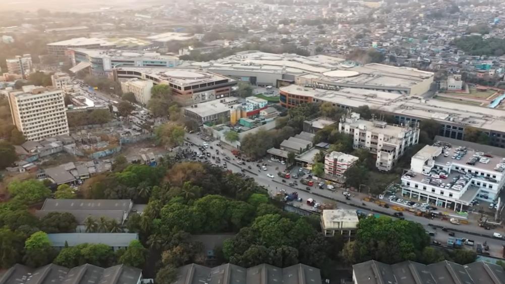 印度博主扎心发现：孟买一半的土地没人能用，连业主自己也不行