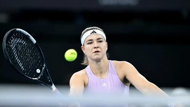 斯图加特站半决赛：穆霍娃献技击退斯维托丽娜 挺进决赛