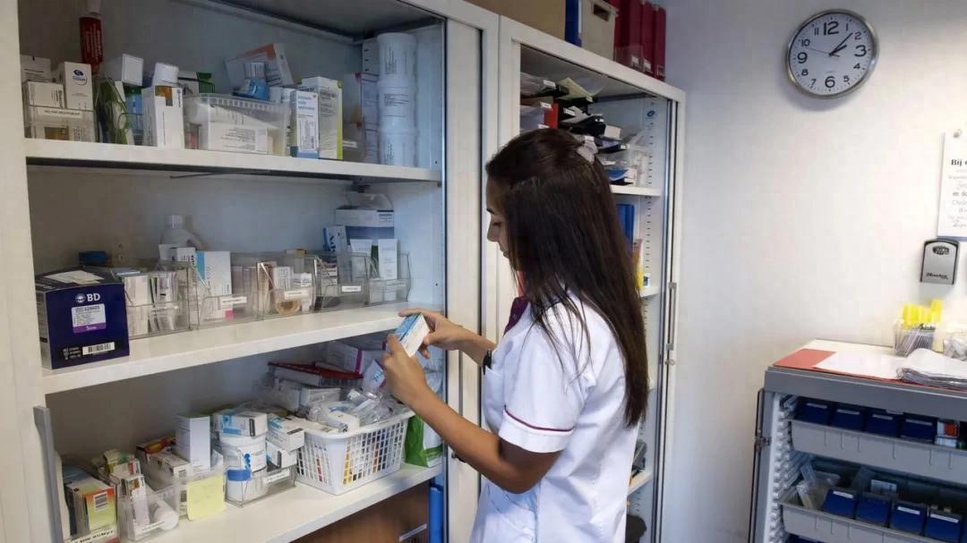 自由职业不香了？荷兰6.2万人放弃，税务局“假自雇”严打见真章