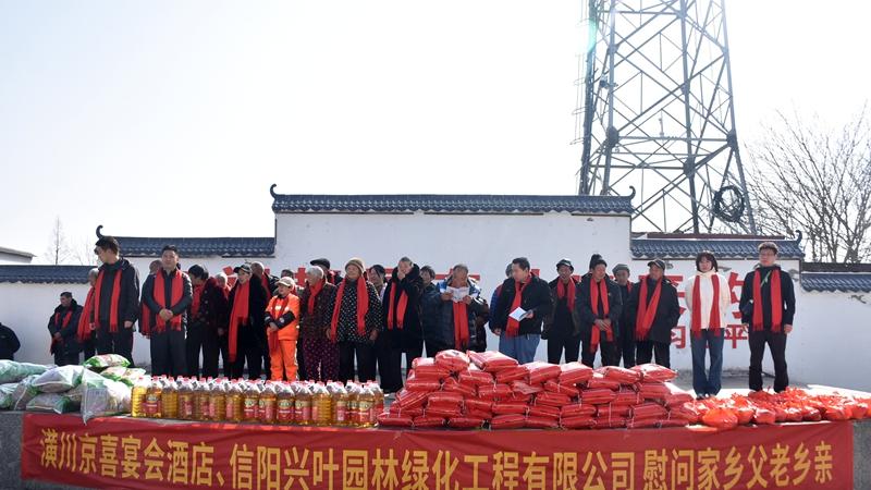 潢川县老城街道奶庙村：致富不忘桑梓情 爱心慰问暖民心