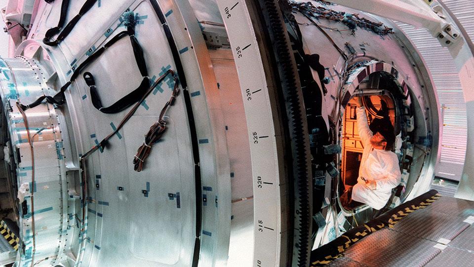 从科学实验到深空预演已在轨25年工作国际空间站的“太空成绩单”