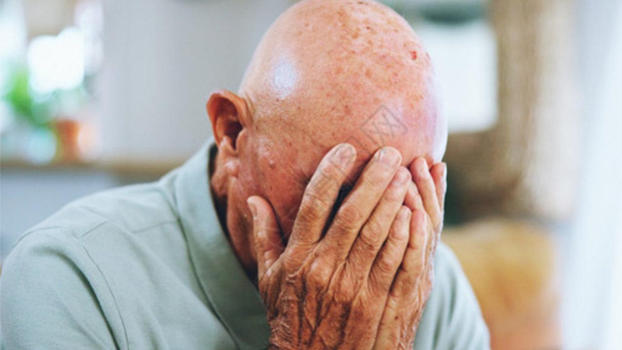 货车司机突发脑梗后遭企业甩锅，两年未获理赔