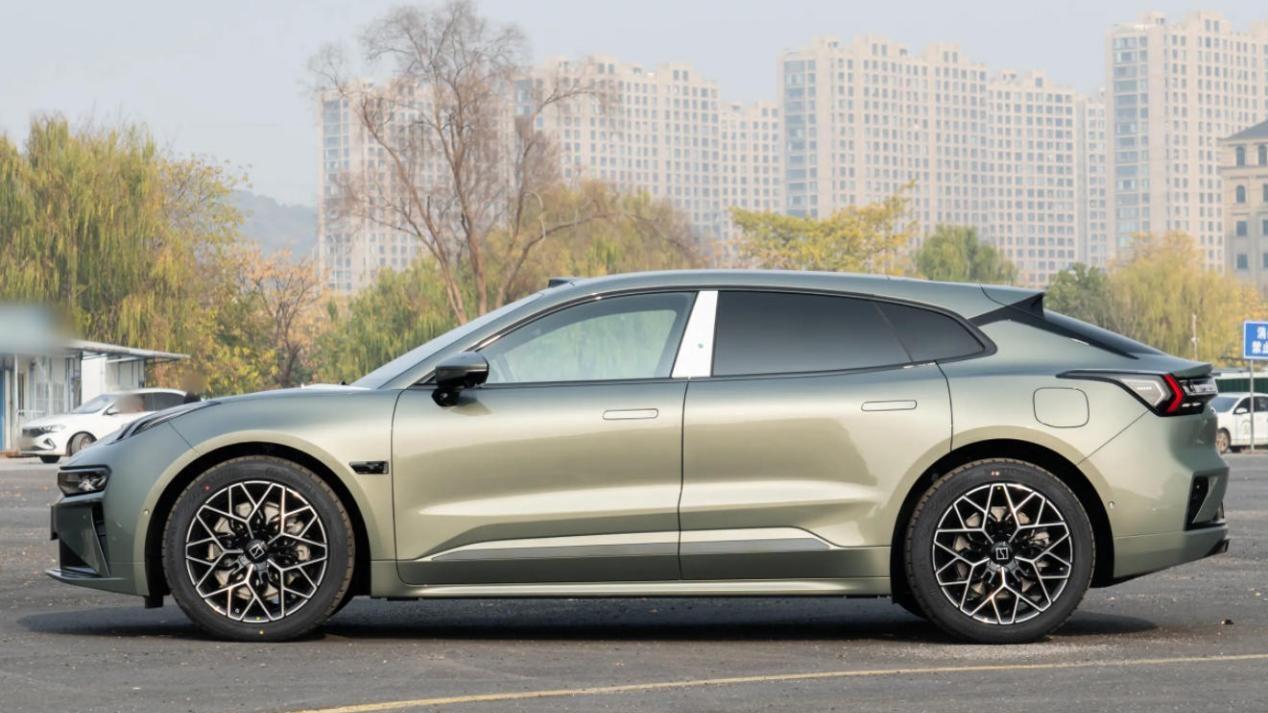 极氪001五周年版对比2026款有什么不同，凭什么贵十几万