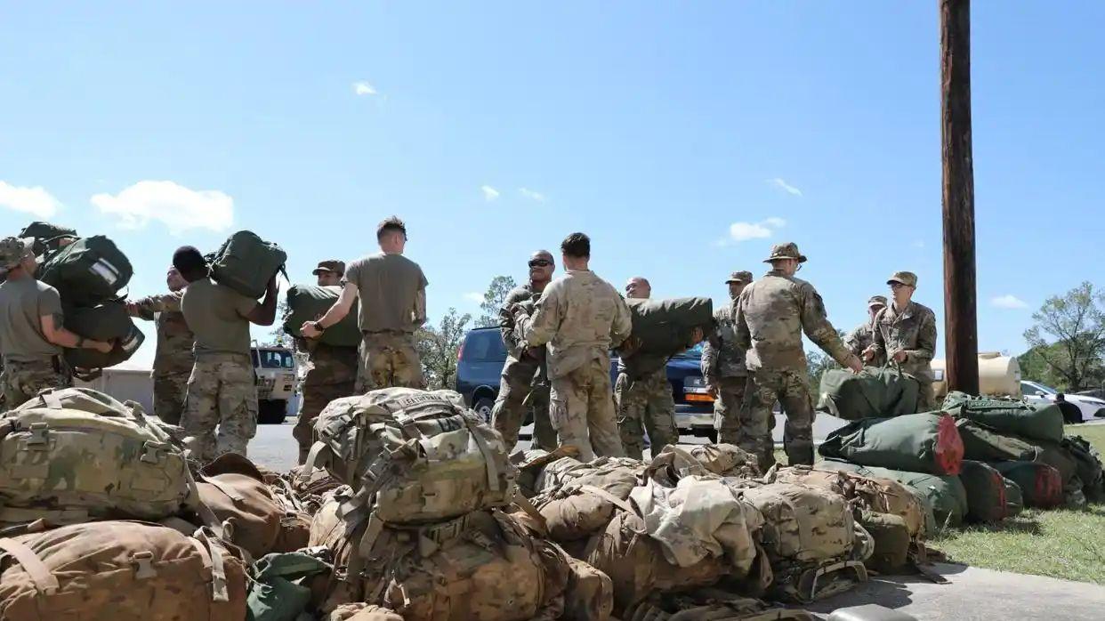 大批美军陆战队流连夜店，上演赴死前的疯狂，伊朗危险了！